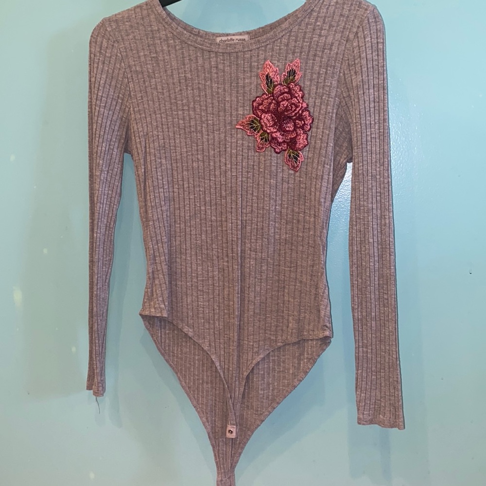 Long sleeve grey body suit with flower